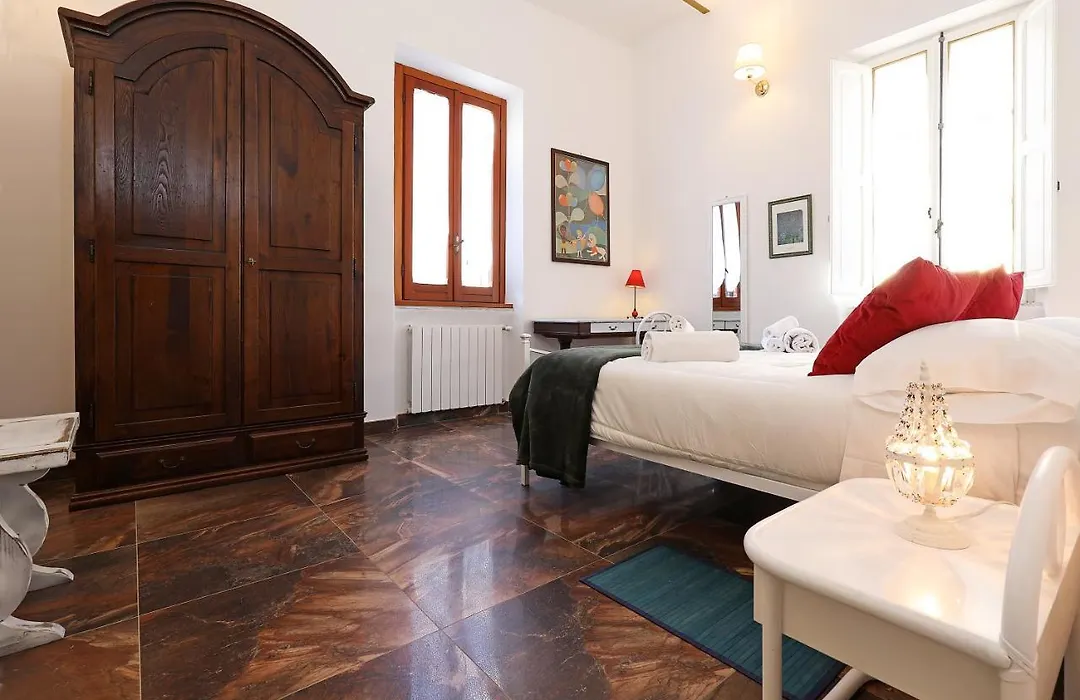 Cornelia - Charme Apartment-1