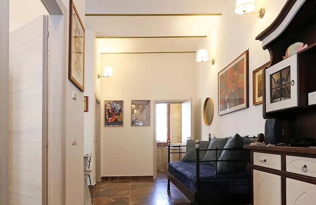 Cornelia - Charme Apartment-1